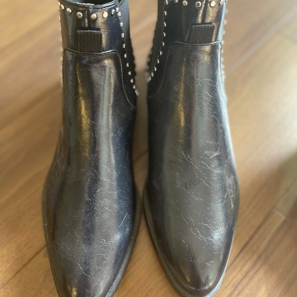 Flat Ankle boot with Studs - Picture 3 of 3